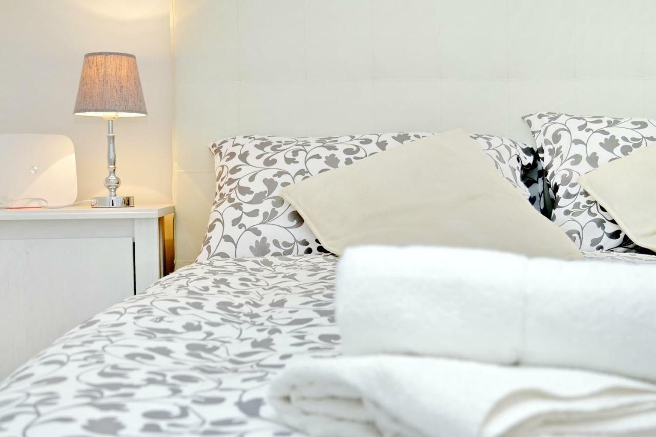 Bbhome Trastevere Station White Chic Apartment Рим Екстер'єр фото